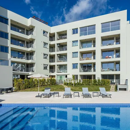 Basia By An Island Apartment *