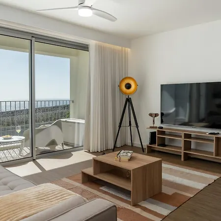 Basia By An Island Apartment *