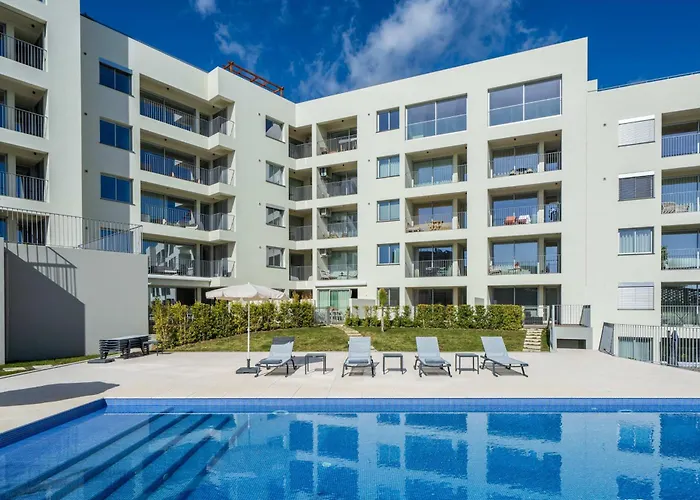 Basia By An Island Apartment *