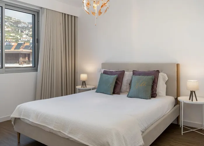 Basia By An Island * Funchal (Madeira)