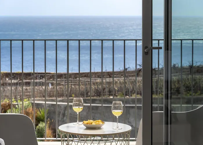 Basia By An Island * Funchal (Madeira)